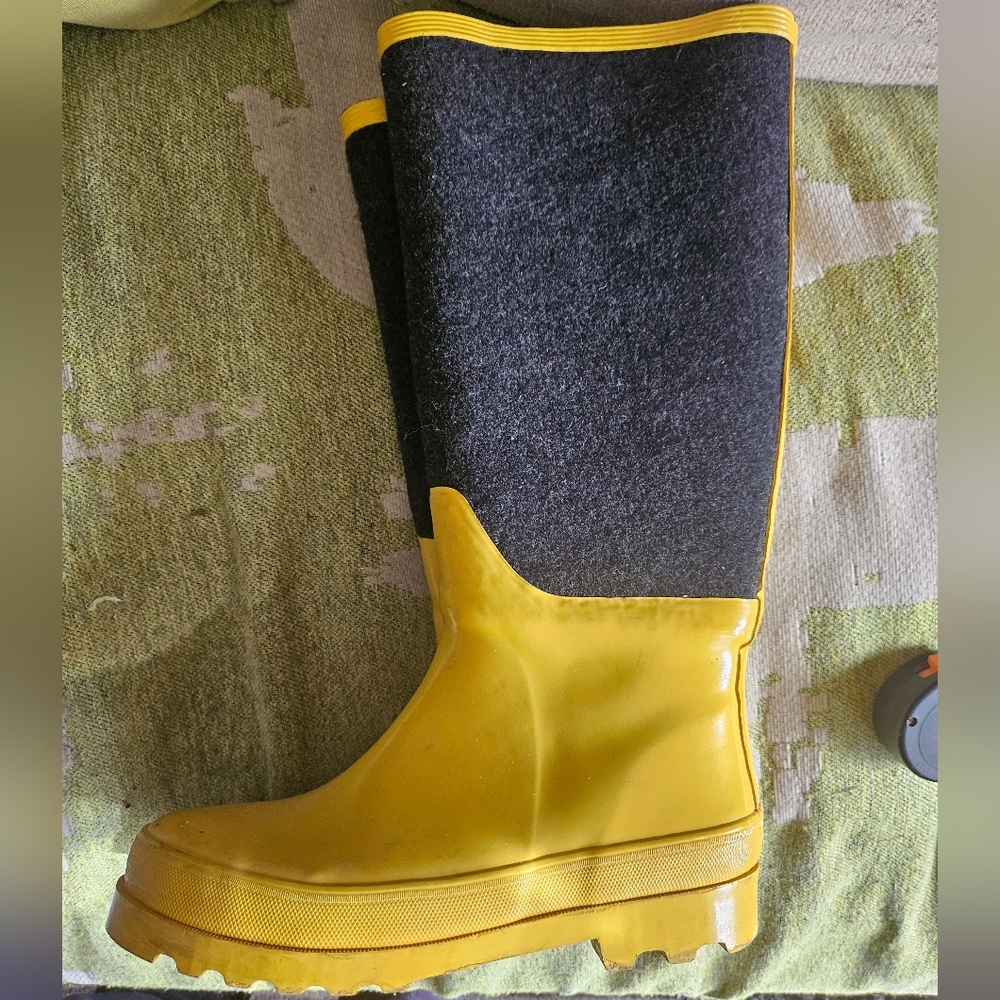 JCrew Tall Rubber Mud Boots Size 6 womens